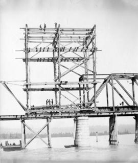 [Construction of the bridge superstructure]