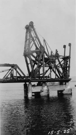 Bascule counterweight system under construction : May 15, 1925