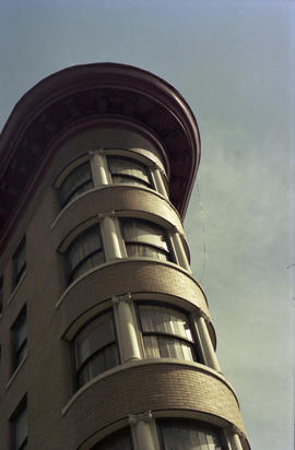 [Detail of Europe Hotel windows - 43 Powell Street]