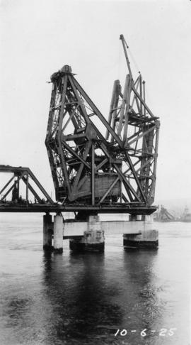 Bascule counterweight system : June 10, 1925