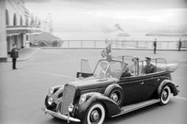 [King George VI and Queen Elizabeth in car]