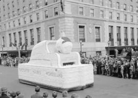 Canadian Pacific Exhibition parade [Vancouver Tourist Association  float, 800 block Georgia Street]