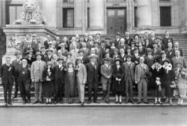 [Group portrait of the Tourist Association on the steps of the courthouse]