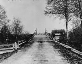 Southern end Fraser Avenue Bridge