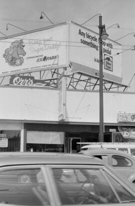 [3211 West Broadway - Lindy's Kosher Style Delicatessen and advertisements]