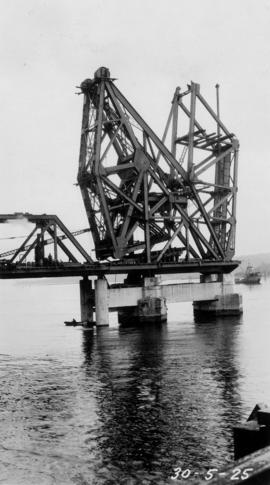 Bascule counterweight system under construction : May 30, 1925