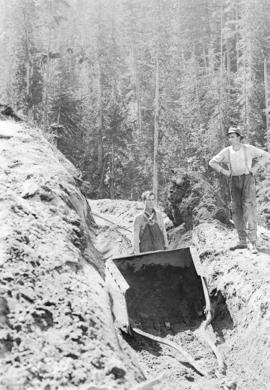Drag shovel [for] Eagle River and Northern Railway tunnel construction at Eagle River Canyon [for...