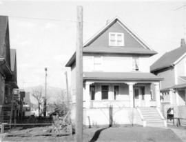 View of "old" (ca 1909?) one storey house at 817 East 8th Avenue