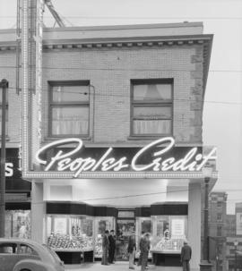 Peoples Credit Jeweler : exterior of store and windows