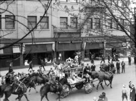 [A horse-drawn carriage in the 500 Block of Georgia Street]