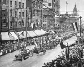 [President and Mrs. Harding in a car leading a procession along Granville Street]