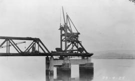 Bascule counterweight system under construction : Apr. 29, 1925