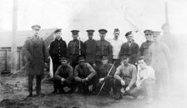 [Unidentified group of soldiers]