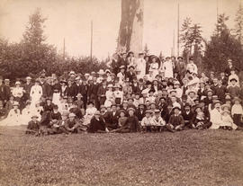 [Unidentified group at picnic]