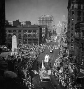 Vancouver "Canadian Pacific" Exhibition Parade passing cenotaph, August 26th 1936