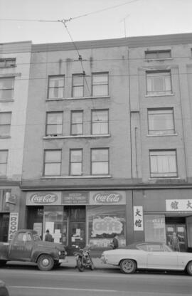 [324-324 1/2 Powell Street - The Grape and Lion Hotel]