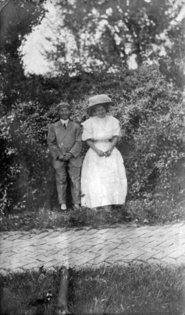 [Miss Verna Smith and unidentified man]