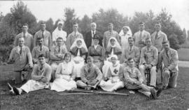 Nurses and patients at Napsbury Hospital around 1918 during the first World War