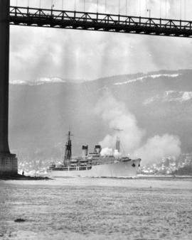 [Chilean training ship "Presidente Pinto" firing salute under Lions's Gate Bridge]