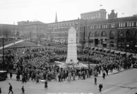 Armistice Day crowd around Cenotaph