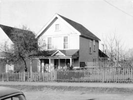 View of "old" (ca 1909?) one storey house at 563 East 7th Avenue