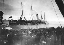 [Spectators watch the Canadian Siberian Expeditionary Force leaving on R.M.S. "Monteagle"]