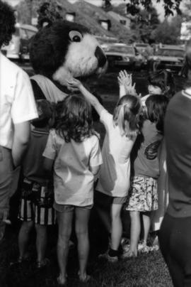 Tillicum interacting with Girl Guides