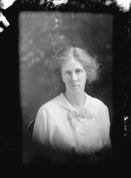 [Head and shoulders studio portrait of Mrs. Duncan Bell-Irving]