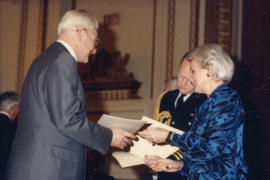 Jeanne Sauvé presents award to recipient