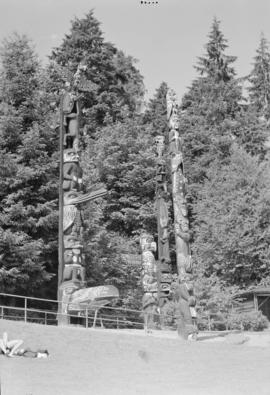 Totem poles : Stanley Park