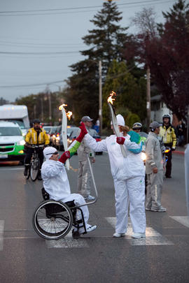 BC, Day 1, October 30 2009, Saanich, Torchbearer, Torchbearer 002 Simon Whitfield, Torchbearer 10...