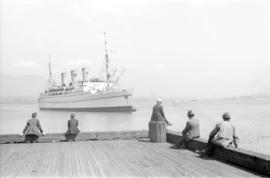 "Empress of Canada" [approaching] dock