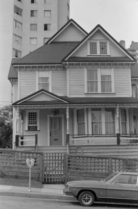 [Heritage house at 909, 2 of 2]