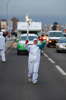 Day 089, torchbearer no. 030, Lynn H - Kelowna