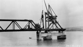Bascule counterweight system under construction : April 30, 1925
