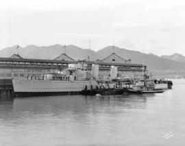 [H.M.C.S. "Skeena" and tug "Port Hope" at C.P.R. dock]