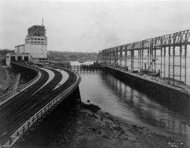 Alberta Wheat Pool elevator under construction