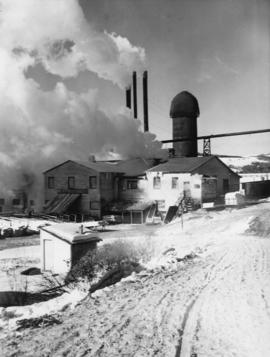 [Lumber mill on the St. Lawrence River in winter]