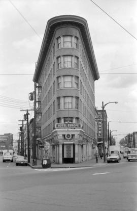 Scene in Gastown, Vancouver : S. Kochen, S. Hunter