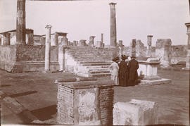 Hendry family in Pompeii