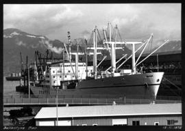 [American ship docked at] Ballantyne Pier