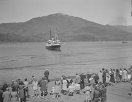 Prince Rupert : loading fish, harbour scenes