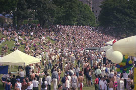 [Crowds at Sunset Beach for Pride '99]