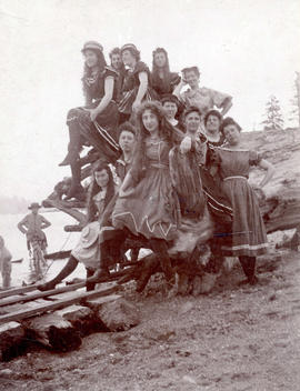 [Bathing beauties at Greer's Beach (Kitsilano Beach)]