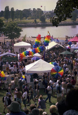 [Crowds at Sunset Beach for Pride '99]