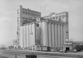 National Harbour Board : elevators