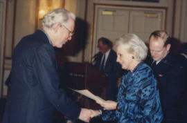 Jeanne Sauvé presents award to Bill Reid