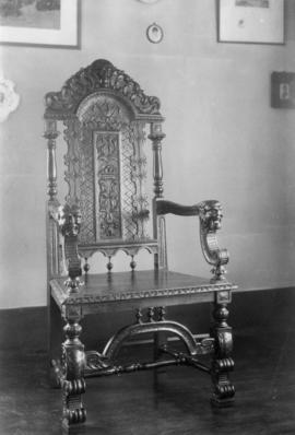 Mr. McLennan - Antique furniture [Chair]