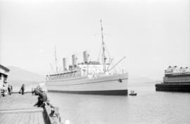 ["Empress of Japan" approaching Pier B-C]