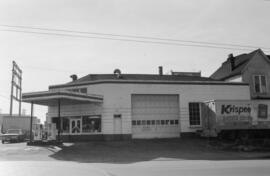 [Gas station at East Cordova Street and Dunlevy Avenue, 4 of 5]